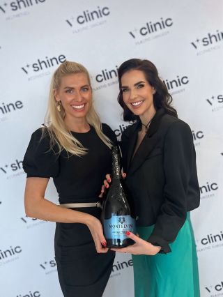 Otevření nové @vclinic_brno @tomasventruba 🥂 Naše víno a prosecco nechybělo 🍾🍾 Děkujeme za krásný event!✨ #Vinostrada...